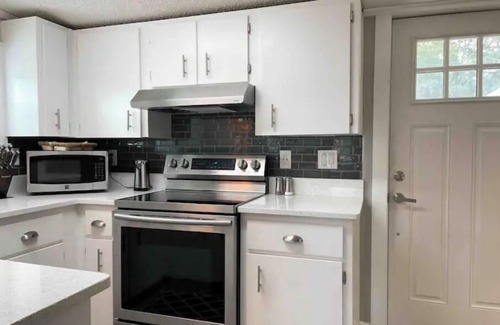 Edgar Casa | Relaxing Lakefront Cottage