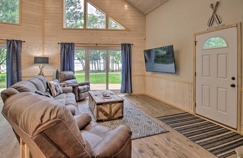 Park Rapids Cabina | Relaxing Lakefront Retreat w/ Private Dock!