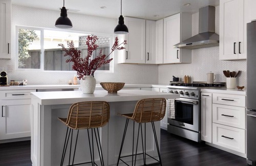 Live Oak Cabaña | Relaxing Modern Home|Chefs Kitchen|Private Patio