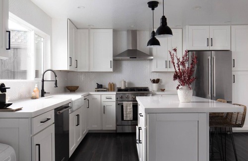 Live Oak Cabaña | Relaxing Modern Home|Chefs Kitchen|Private Patio