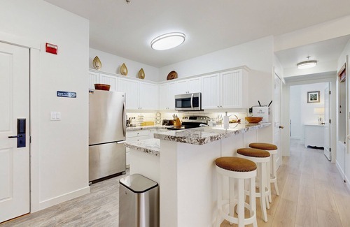 Salt Lake Mountain Resorts Condominio | Relaxing mountain-view condo with shared hot tub, pool & more-walk to ski lifts