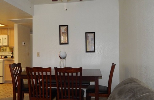 Cathedral City Cove Condominio | Relajante comunidad condominio tranquilo, las vistas, el acceso rápido a todos los aspectos más destacados.