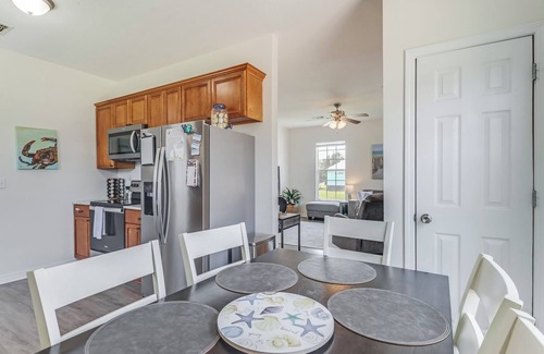 Long Beach Casa | RELAXING & QUIET! Walk to Beach, Fenced in Yard, Updated, Clean, Pet Friendly