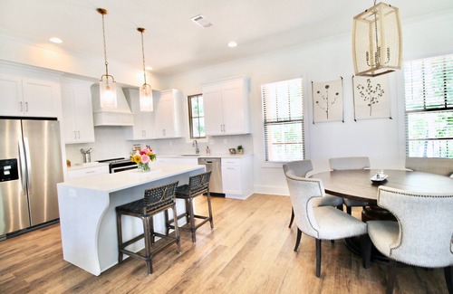 Northport Casa | Relaxing Retreat—Family Fun on Lake Tuscaloosa w/beach volleyball, games & dock!