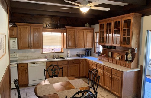 Inglis Casa | Relaxing Riverfront Retreat