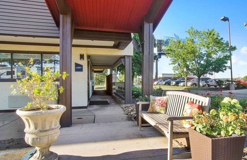 Canton Casa | Relaxing Room Near Akron-Canton Airport, Ideal for Travelers on the Go