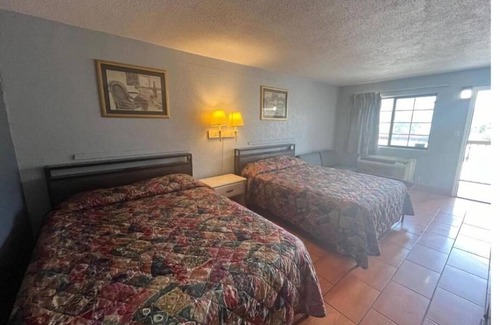 Brownsville Hotel | Relaxing Room w/ Pool Near Children’s Museum & Zoo