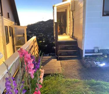Johnsonville Cama Y Desayuno | Relaxing rooms with mountain views, close to ferry