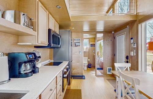 Malletts Bay Casa | Relaxing spa-like tiny house w/ hot tub, sauna, beach access, dog-friendly