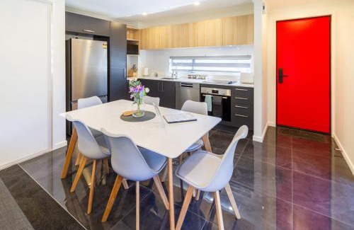 Riccarton Apartamento | Relaxing stay across from Westfield mall Sleeps 6