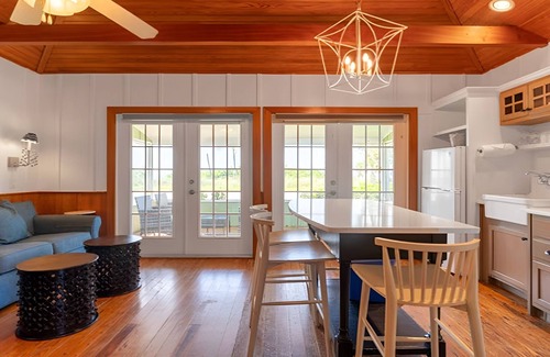 Captiva Hotel | Relaxing Stay! Beach View Cottage w/ Porch | Onsite Outdoor Pools | Free Parking