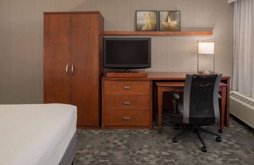 Bridle Trails Complejo | Relaxing Stay Close to Seattle Aquarium! Indoor Pool, Pet-friendly Property!