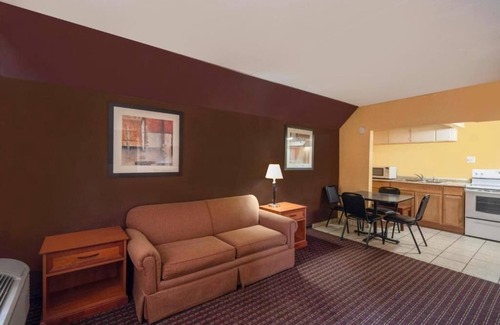 Odessa Hotel | Relaxing Stay with Kitchenette Near UTPB & Airport w/ Parking Included