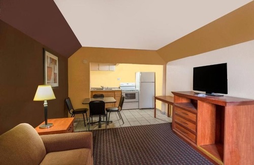 Odessa Hotel | Relaxing Stay with Kitchenette Near UTPB & Airport w/ Parking Included