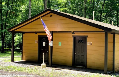 Valley Head Cabina | Relaxing Tiny Cabin with Outdoor Fire Ring in West Virginia