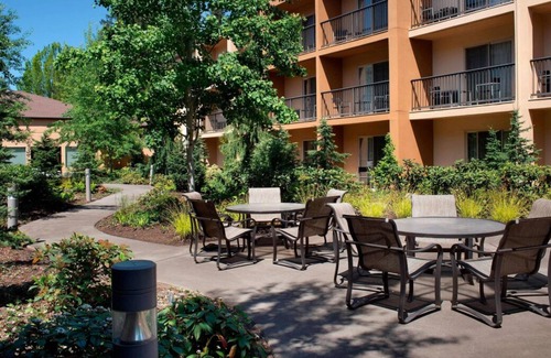 Tanasbourne Casa | Relaxing Unit Near to International Rose Test Garden! Pool, Pet-friendly