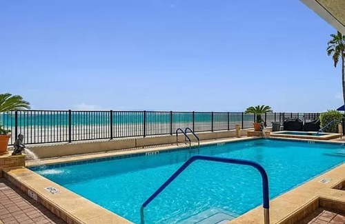North Redington Beach Apartamento | Relaxing Beachfront Condo in North Redington Beach