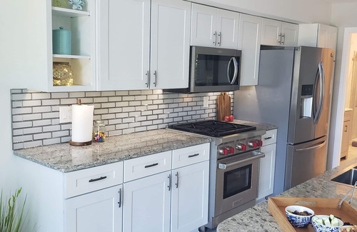 East Irondequoit Casa | Relaxing waterfront cottage on Irondequoit Bay