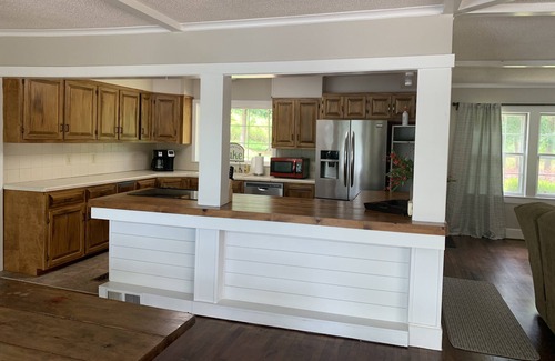 Florence Casa | Relaxing Waterfront Home, with plenty of privacy, on beautiful Shoal Creek!