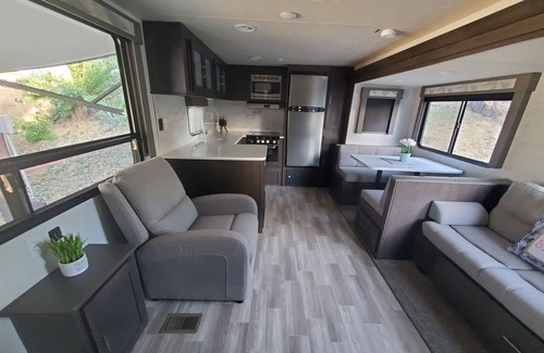 Walnut Grove Casa | Relaxing Waterfront RV along the Sacramento River