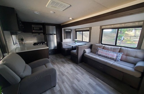 Walnut Grove Casa | Relaxing Waterfront RV along the Sacramento River