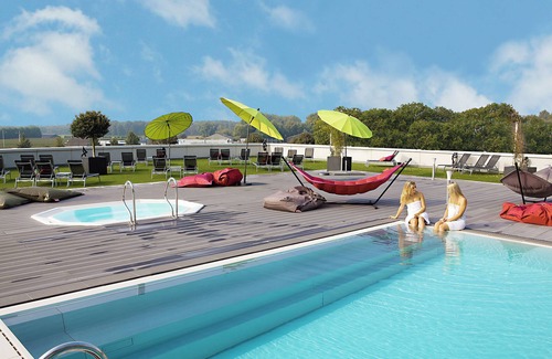 Municipality of Helmond Hotel | Relaxing Wellness Retreat with Swimming Pool, Lounge Area & Spacious Rooms