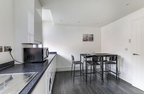 Canterbury Apartamento | Relocators | Contractors - Exceptional Spacious Apartment