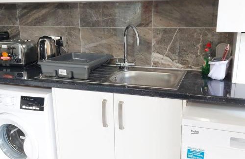 Alibon Apartamento | Remaj Service Accommodation, Sleep 7