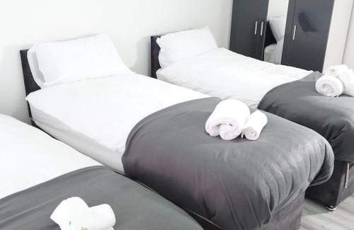 Alibon Apartamento | Remaj Service Accommodation, Sleep 7