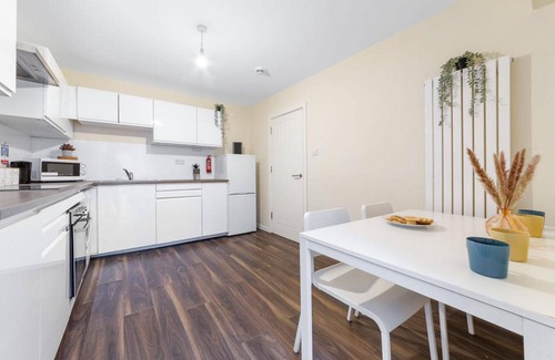 London Borough of Hounslow Apartamento | Remarkable 2 Double Bed Ensuite Room Isleworth TW7