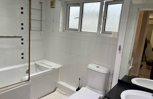 Vange Casa | Remarkable 3-Bed House in Basildon