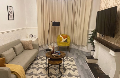Liverpool Casa | Remarkable 3-bed House in Liverpool