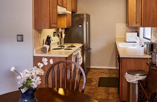 Angel Fire Condominio | Remodeled-2/1 just blocks from the lift-labeled parking spot