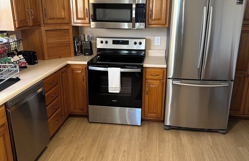 Marion Casa | Remodeled 3-bedroom home in heart of Marion. Super Clean.