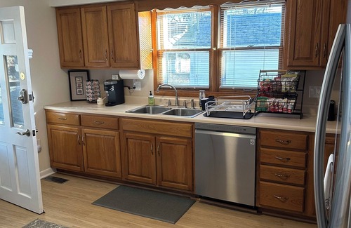 Marion Casa | Remodeled 3-bedroom home in heart of Marion. Super Clean.