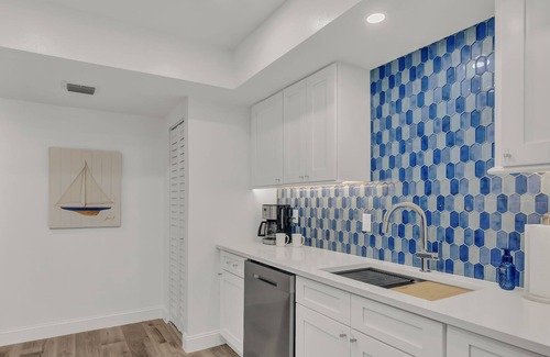 Indian River Shores Condominio | Remodeled Beach Condo