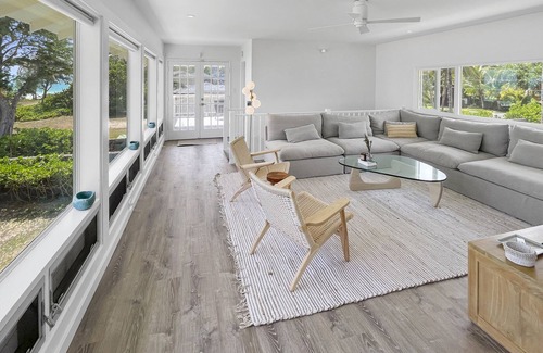 Waimanalo Casa | Remodeled Beachfront Home w/Ocean views covered Lanai & AC - 15 min from Kailua