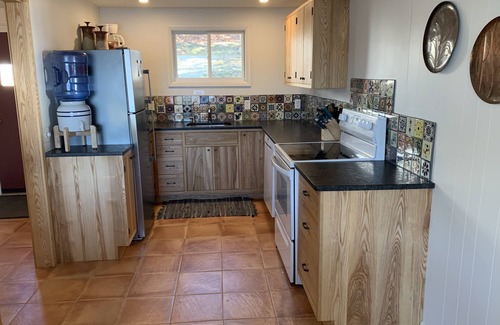 King Ferry Cabaña | Remodeled Cayuga Lake Cottage - nice yard & waterfront, near Treleaven winery