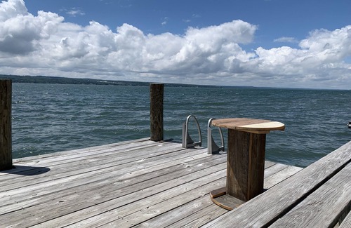 King Ferry Cabaña | Remodeled Cayuga Lake Cottage - nice yard & waterfront, near Treleaven winery