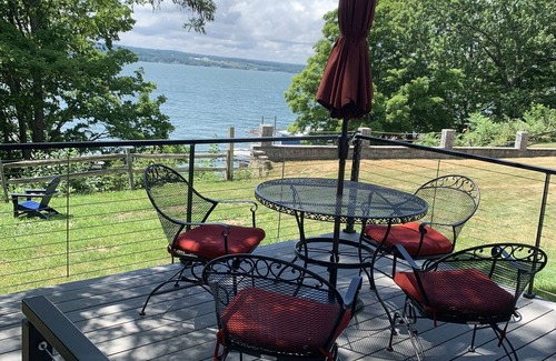 King Ferry Cabaña | Remodeled Cayuga Lake Cottage - nice yard & waterfront, near Treleaven winery