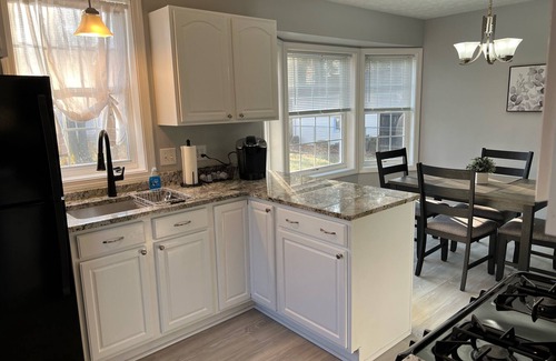 Avon Lake Casa | Remodeled Charming Avon Lake Home