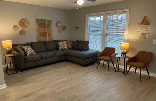 Manchester Casa | Remodeled Cottage With Sunroom