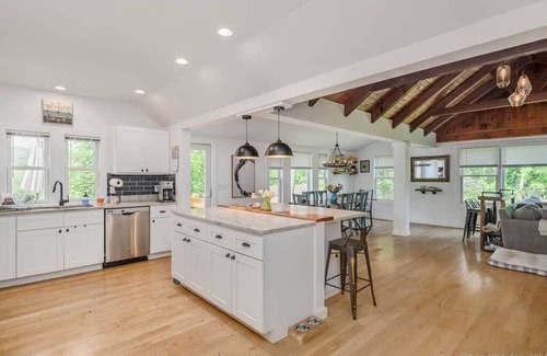 New Fairfield Casa | Remodeled, Family-Friendly Home in Private Community on Candlewood Lake