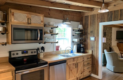 Hot Springs Cabaña | Remodeled French Country Style Cottage Close to Hiking Trails and Hot Springs