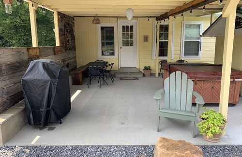 Hot Springs Cabaña | Remodeled French Country Style Cottage Close to Hiking Trails and Hot Springs