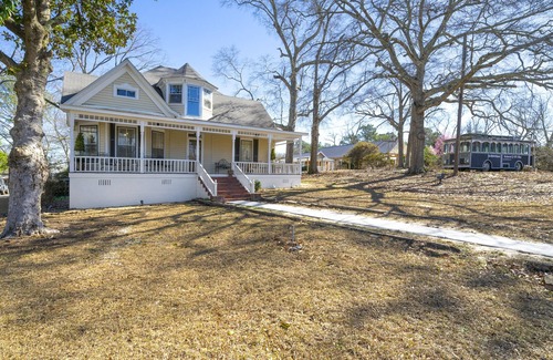 Warm Springs Casa | Remodeled Historical Home in Downtown Warm Springs