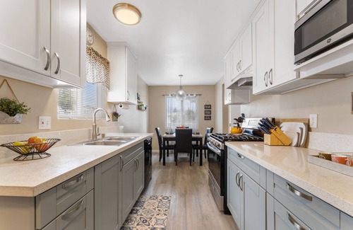 Mira Costa Casa | Recién remodelado Oceanside Home cerca de la playa, restaurantes y tiendas