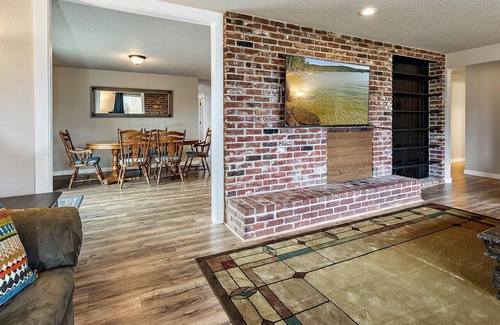 Medford Casa | Remodeled Home on 2 Acres Next to Lithia & Driveway Fields!
