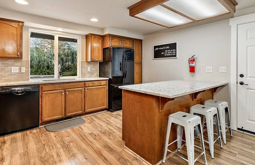Medford Casa | Remodeled Home on 2 Acres Next to Lithia & Driveway Fields!