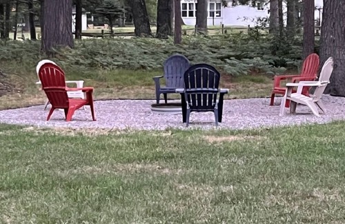 Grayling Casa | Remodeled House 1 mile to town.